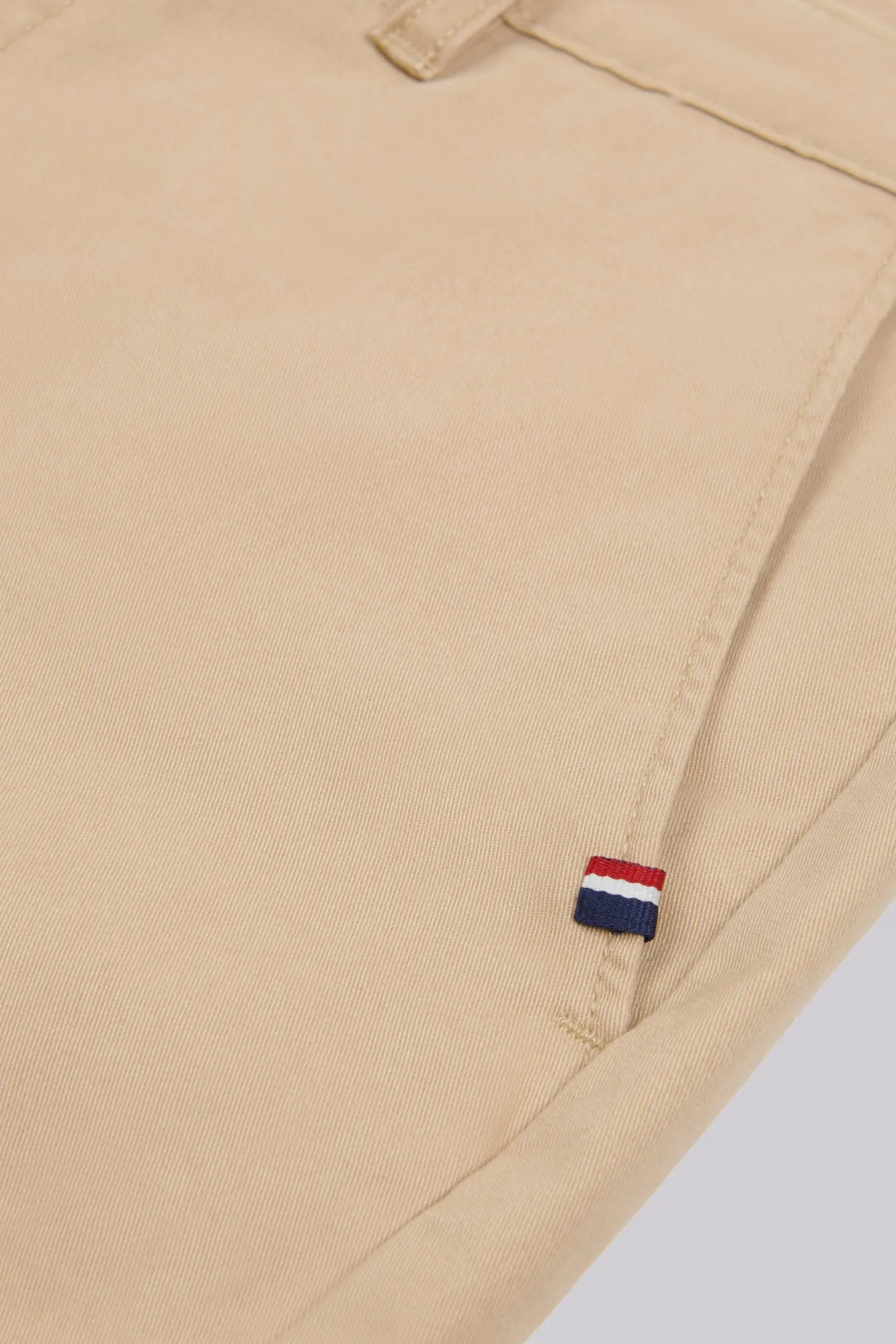 Mens Classic Chinos Shorts in Cornstalk