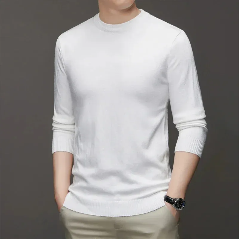 Simple Round Neck Men's Sweater with an Elegant Fit