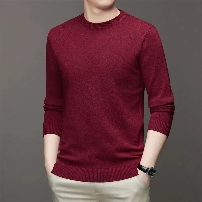 Simple Round Neck Men's Sweater with an Elegant Fit